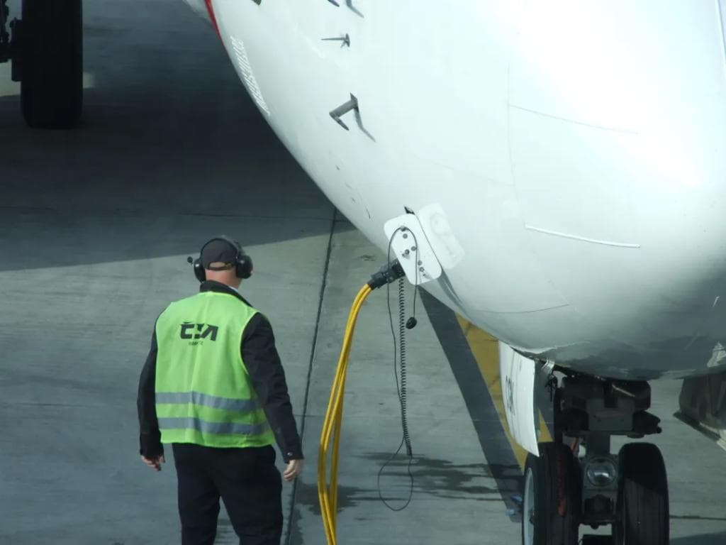 油价下行，燃油成本为何依旧高企？解码飞机血液——航空燃油