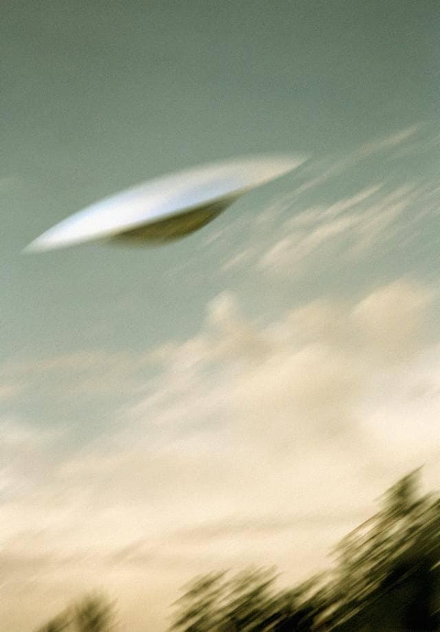 人们目击不明飞行物的事件