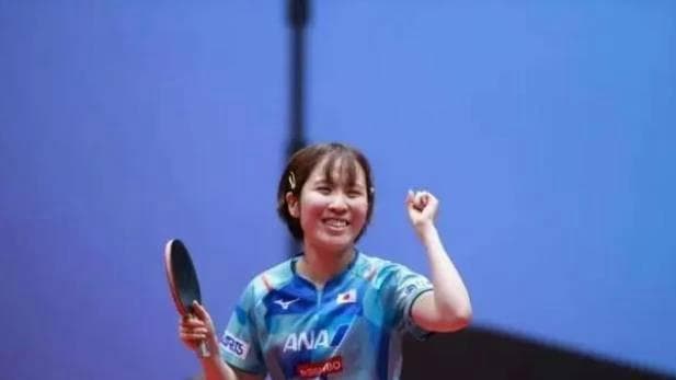 分析输给平野美宇的原因：连续丢分及教练反应失当