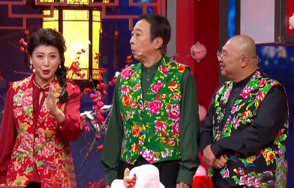 冯巩李雪琴同台献艺，2025辽视春晚收视夺冠！