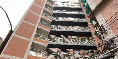 城市更新中的电梯加装工程：技术应用与社区治理的双向实践