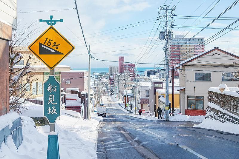 中日企业出海对比分析：环境、竞争力与观念差异