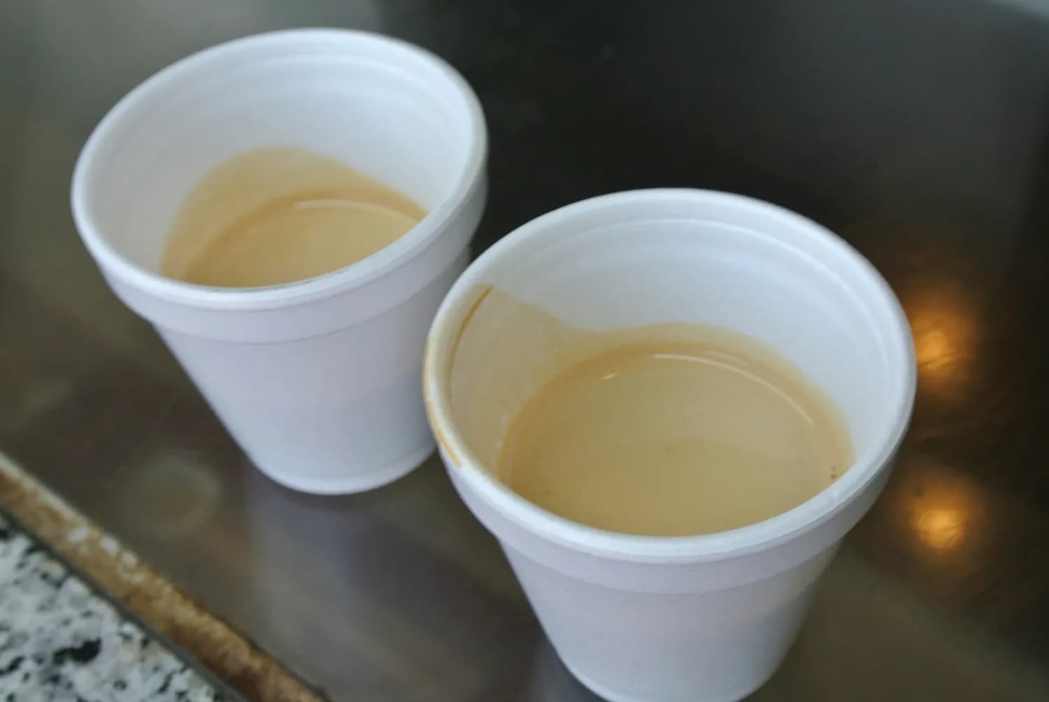 别再用茶水送药了！小心药效打折