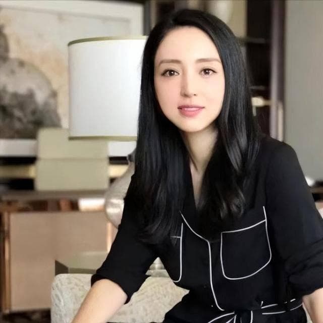 高云翔再婚生女引热议，董璇回应成焦点