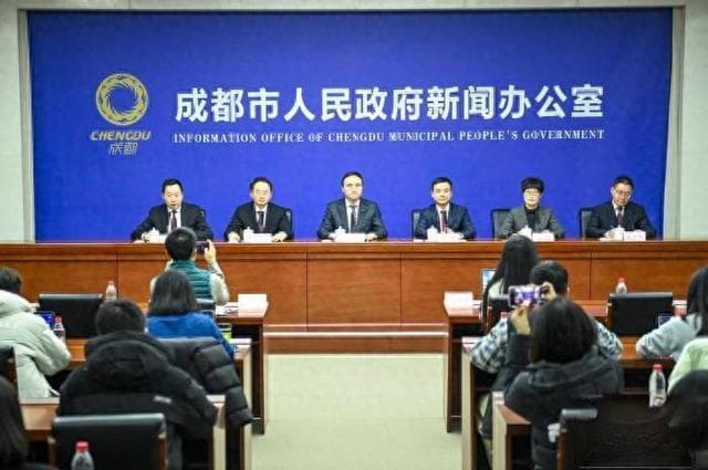 成都发布新春游玩攻略：新生大熊猫将集体贺岁