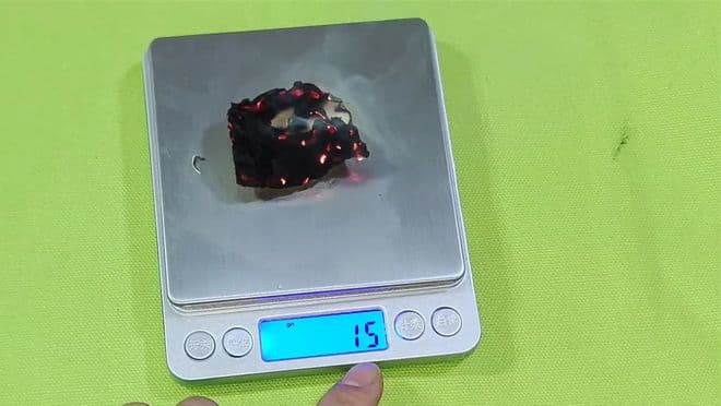 纸巾经过燃烧后越来越轻，化为灰烬时却越来越重，这是什么原理？