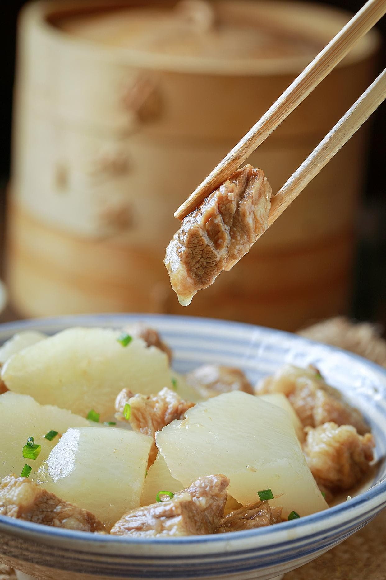 羊肉炖白萝卜，牢记4个关键点，羊肉酥烂不膻汤鲜美