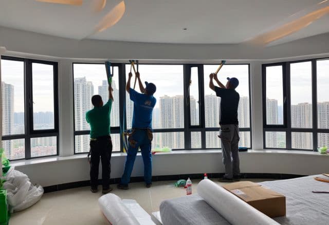 窗被台风吹走！推拉窗vs平开窗，哪种窗更可靠？