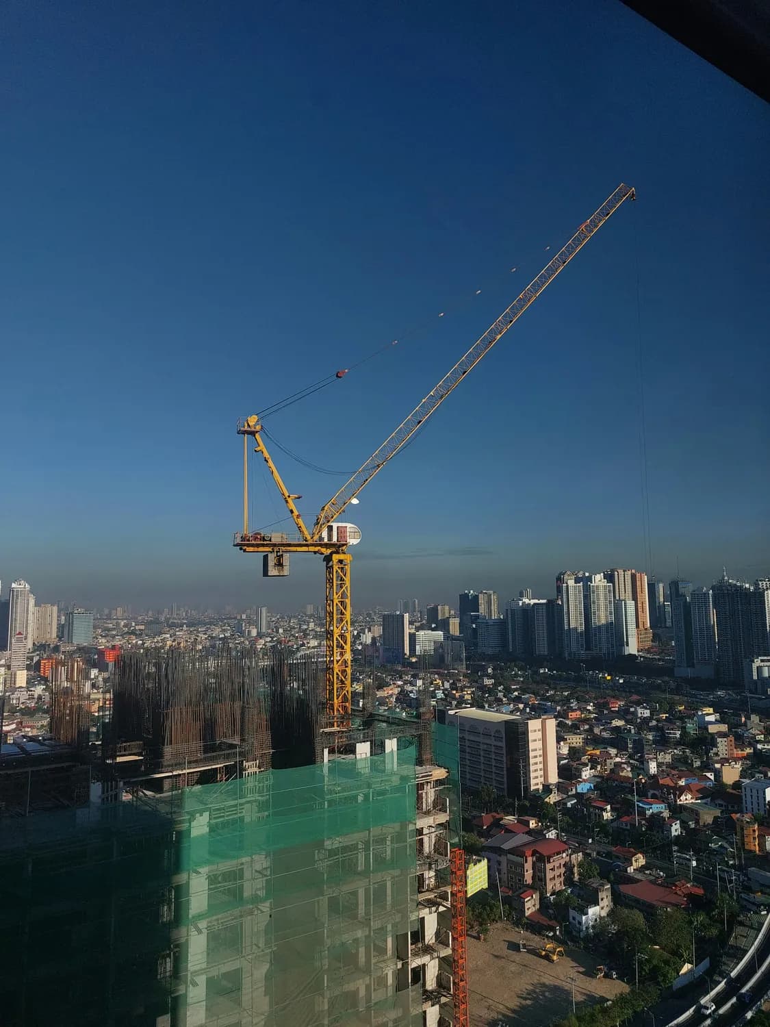新房成交大降近四成，2024上半年楼市低迷