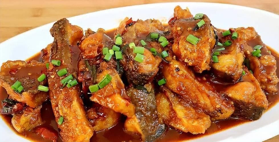 红烧鱼块的完美做法：外酥里嫩，酱香浓郁，下酒又下饭