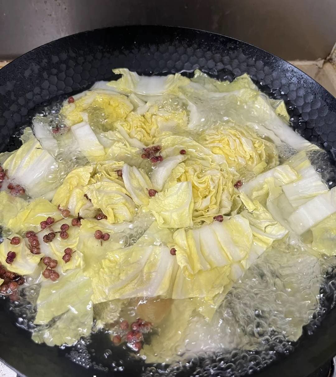 张伟丽同款“白菜汤减肥法”走红 医生：非科学减肥“良方”
