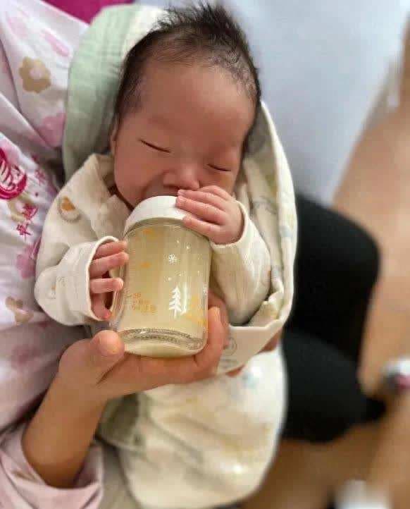 判断宝宝吃饱没？看吃奶后这4种表现，亲测有效