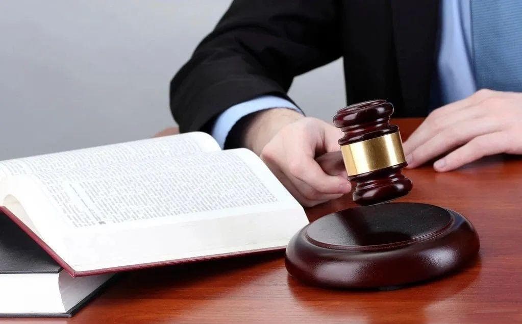 什么是证据的三性？证据能力与证明力有何区别？