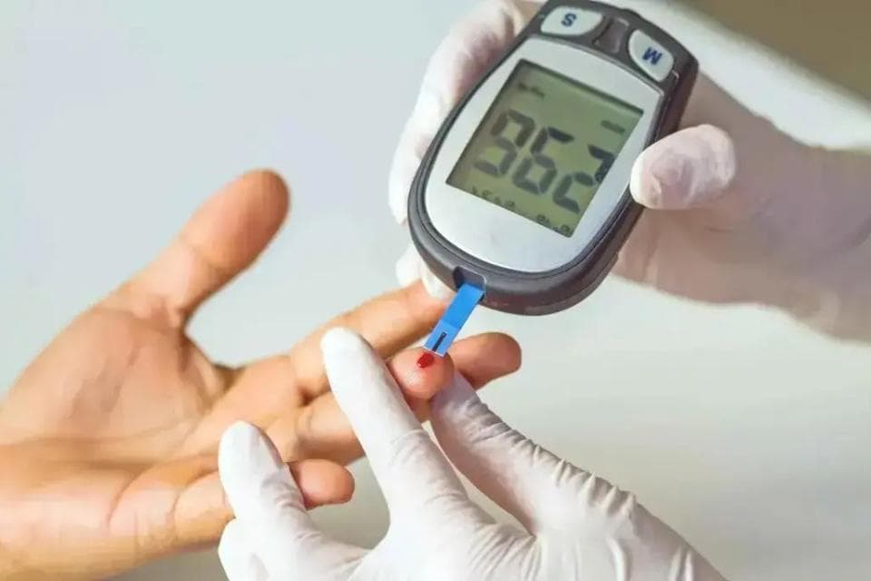 糖尿病患者全面生活指南：从日常监测到心理调适