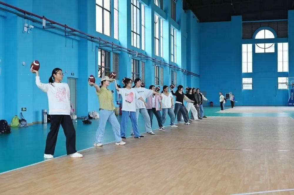 光明时评：飞盘、迷你马拉松、塑身……这些体育课何以成为爆款？