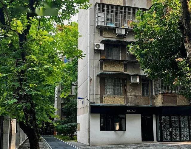 房龄满21年老破小迎新政：告别传统拆迁，业主获多重利好