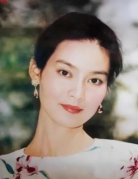 内地影坛十大美女演员：从经典到新生代的绝色风采