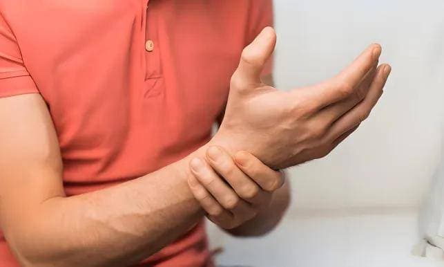 临床上的‘伪装大师’：80%患者误入的假帕金森病陷阱！