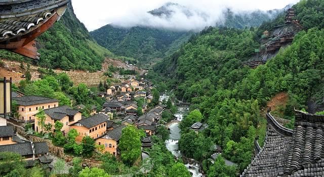 江西望仙谷：废弃矿山改造景区的夜游与住宿攻略