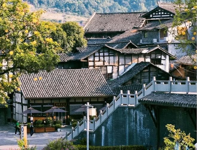 恩阳古镇：历史文化底蕴与市井气息的交相辉映