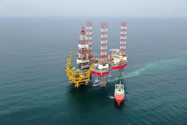 中国海油乌石23-5油田群投产：日产2万吨，首个全方位绿色设计油田