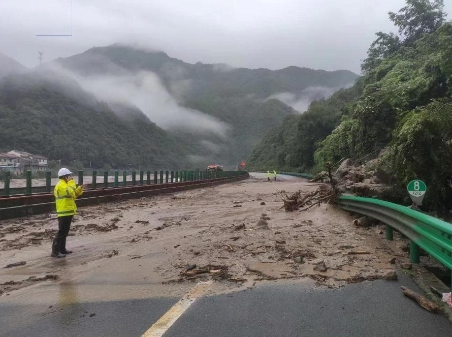 道路通行中断、列车停运 陕西这些地区受暴雨影响→