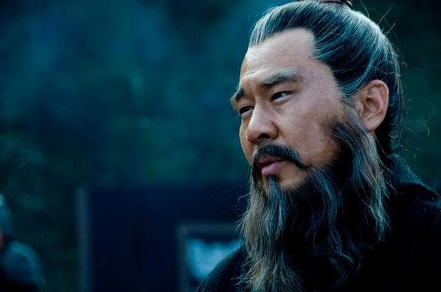 曹操为什么不称帝，而曹丕却可以毫无顾忌地称帝？