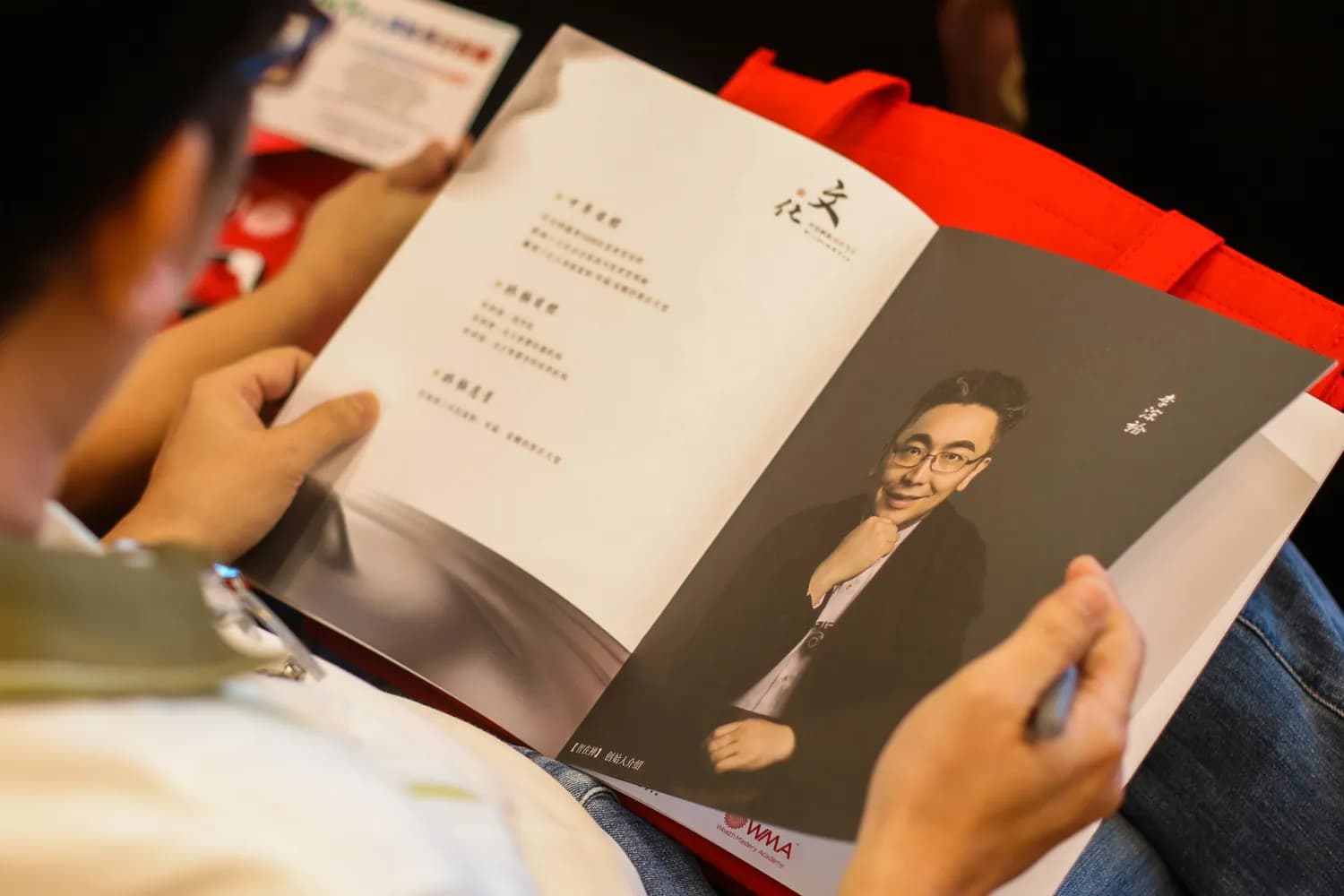 六小龄童新书揭秘猴戏传承：四代人的百年传奇