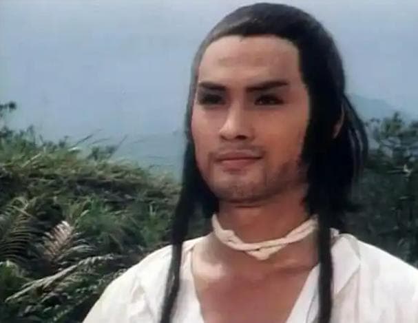 顾冠忠夫妇中山买房，港星转型带货主播引热议