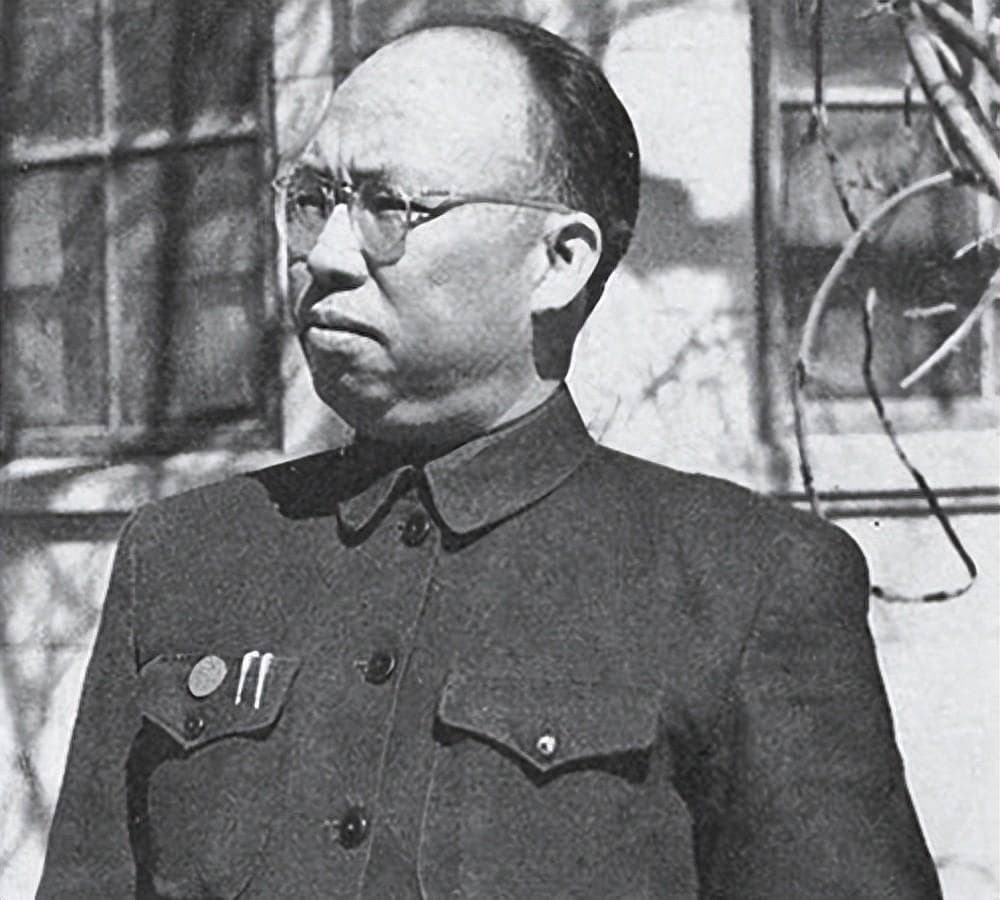 毛主席和朱老总，各自带出了两个人，都成为扭转乾坤的元帅和大将