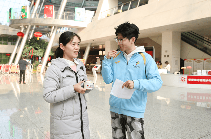 见“郑”欢喜年之“胡辣汤英雄会”：一碗胡辣汤里的温情与年味
