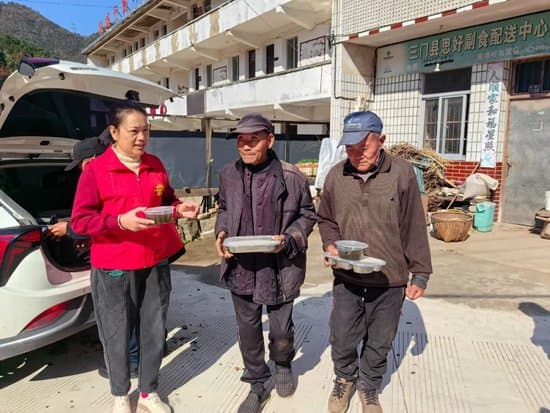 老百姓的“衣食住行业” 镇里全想到了