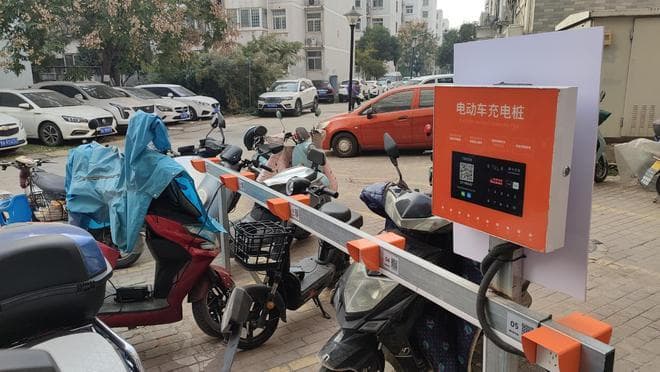 终于搞懂了，电动车“每天充”和“用完充”，哪个对电池伤害更大