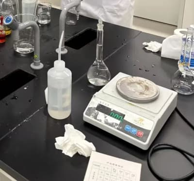 上海高藤致远创新学校化学实验课：从基础到进阶，激发学生科学热情