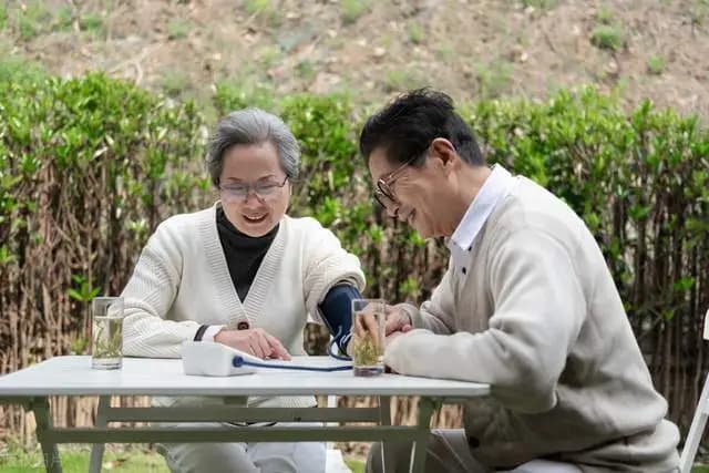 延迟退休落地，1978年后出生的人注意！缴费年限3组数字说清关键