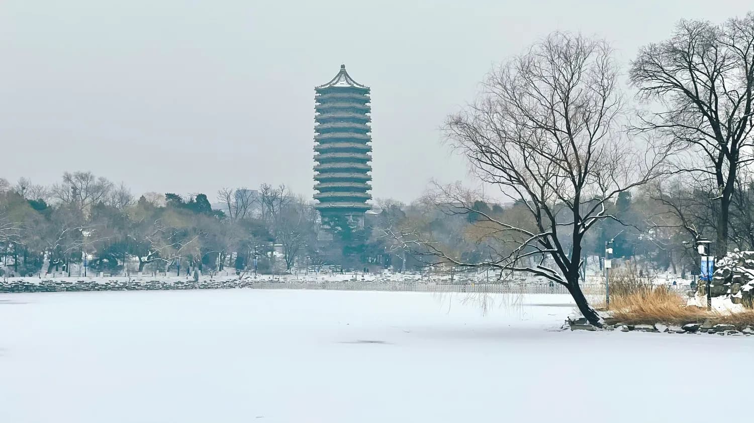 开封冬季旅游：雪景中的AAAA级景区