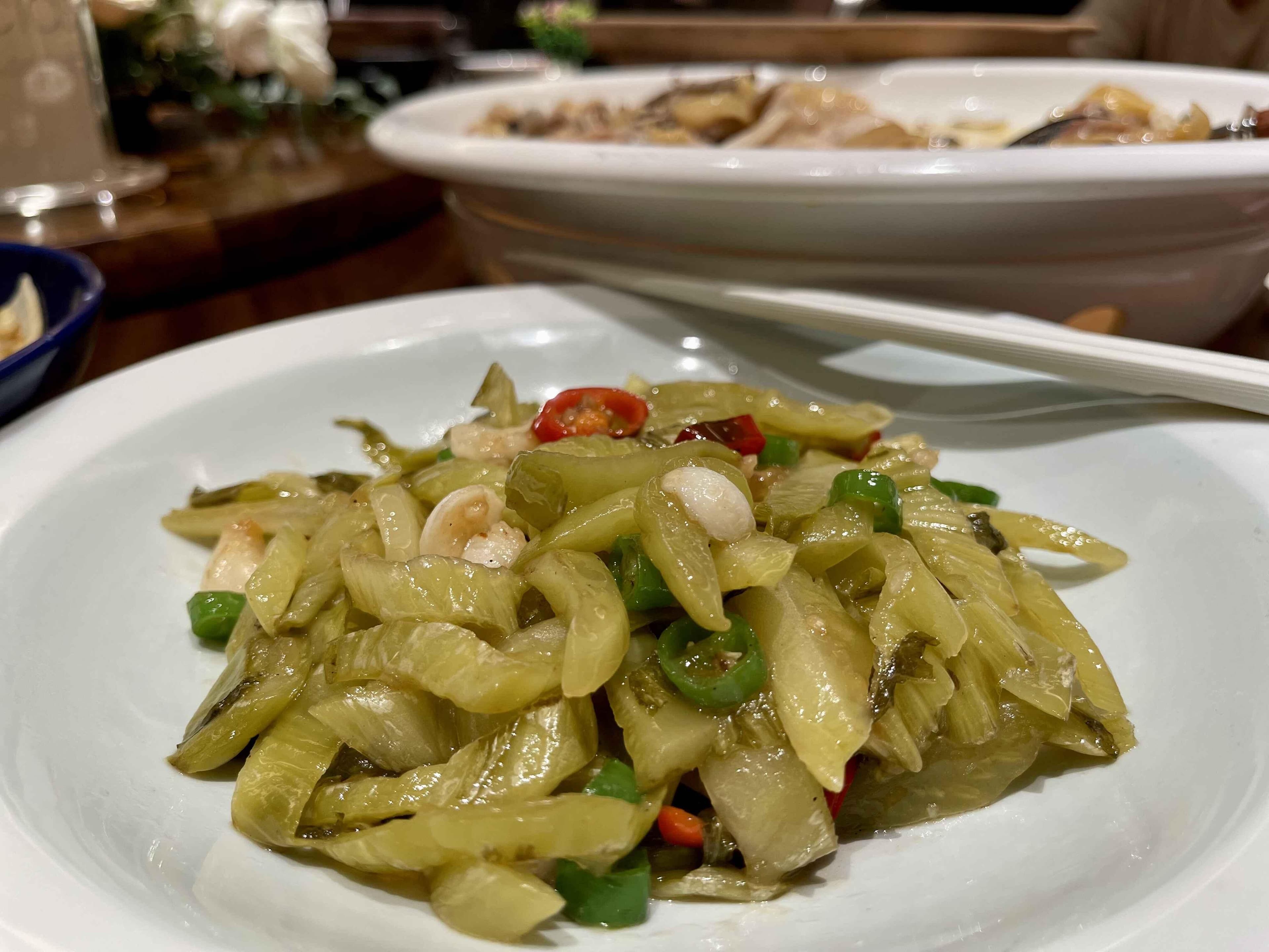 一口猪肉万般满足——酸菜猪杂