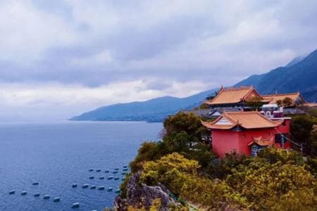 云南抚仙湖旅游攻略：景点、交通、住宿全解析