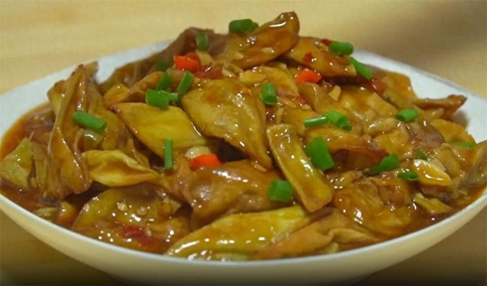 茄子这样做，比红烧肉还香，上桌汤汁都不剩