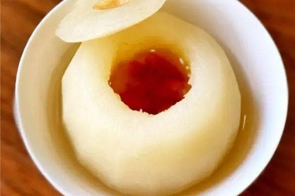 冰糖炖雪梨：一道简单易学的传统甜品制作指南