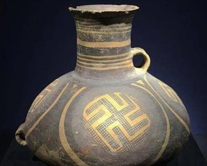 穿越时空的神秘符文：‘卍’与‘卐’——从远古崇拜到现代艺术的多元文化之旅