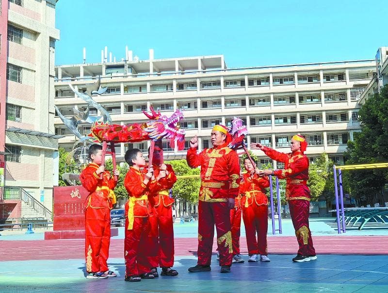 西充：非遗进校园 培养传承人