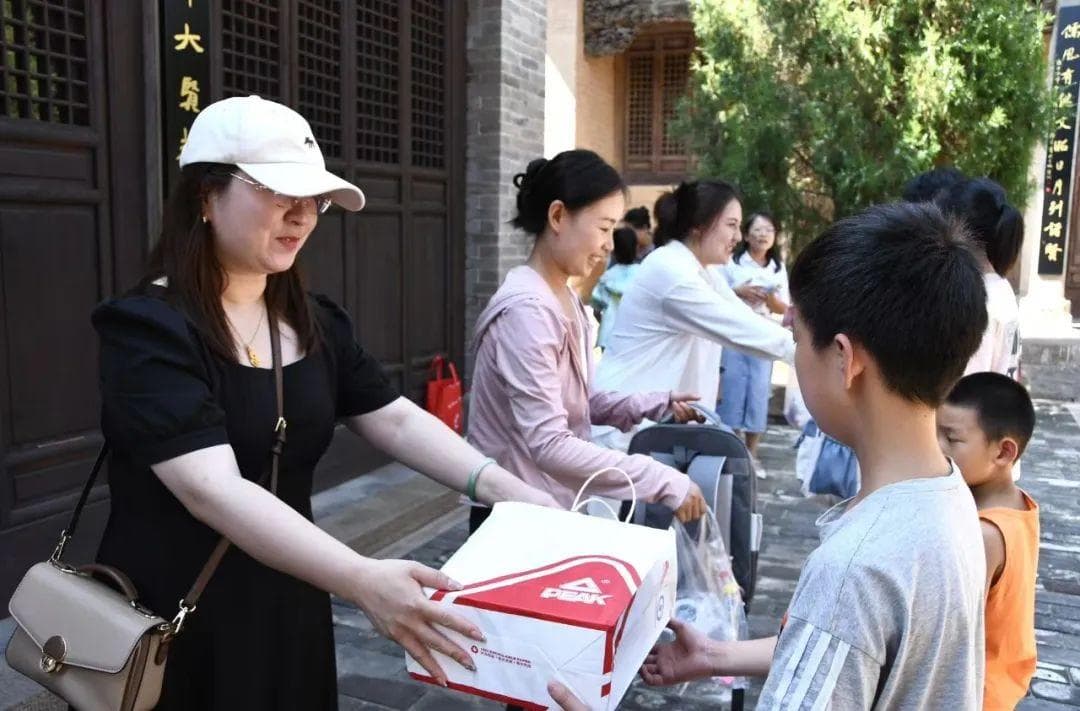用爱绘就温暖童年的多彩画卷——晋城市妇联关爱留守困境儿童活动综述