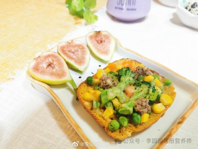 营养师家的「改良版披萨」：饼坯多样，食材丰富，好吃满足，做起来超简单！