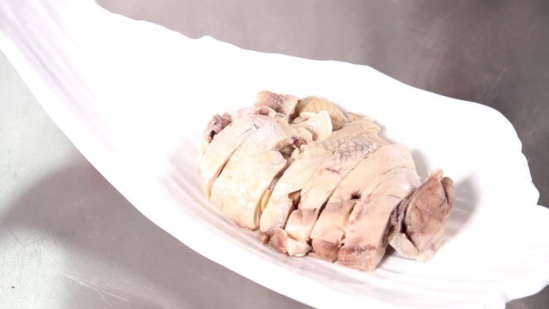 三种不同风味的广式白切鸡做法及用料讲解（附白切鸡蘸料配方）
