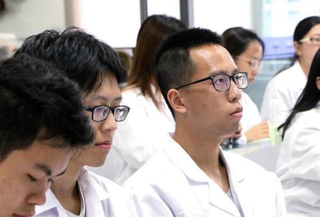 679分上北医护理引热议：高分考生为何选择护理学？
