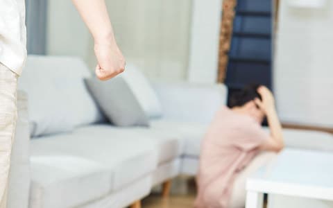 被多人殴打后如何要求精神损失费？法律专家详解赔偿条件与申请流程