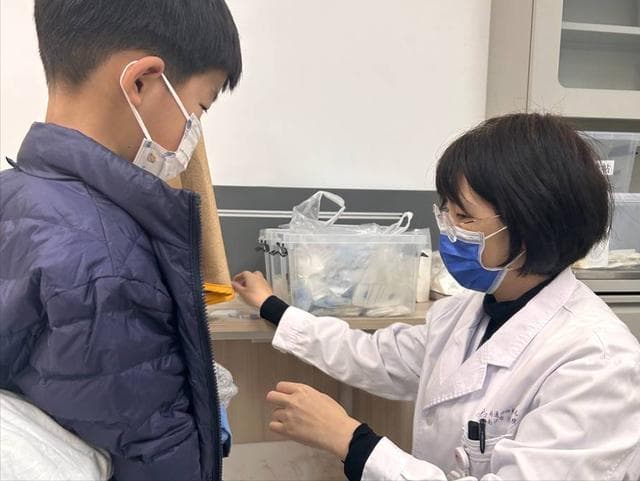 中医儿科门诊“生长贴”受欢迎，专家提醒要规范贴敷