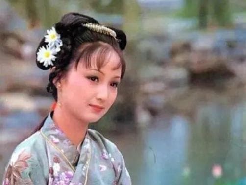 《红楼梦》里的妾文化揭秘：以平儿为例