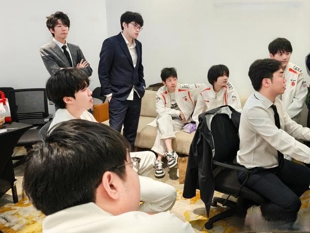 TES击败JDG晋级LPL决赛：逆转局势展现强大团队实力